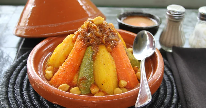 Les sept légumes du couscous et l'ordre dans lequel ils tombent dans le bouillon