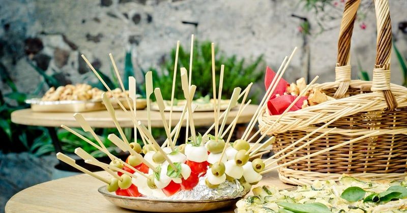 15 idées de brochettes et bouchées apéritives originales qui bluffent